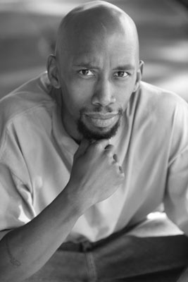 Headshot of actor/comedian in the Los Angeles area. Here he looks over at the camera in the black and white shot.